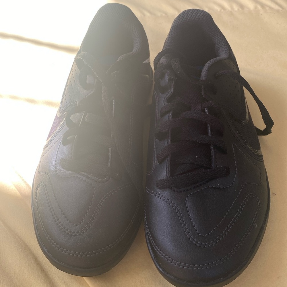 Nike Kids' Tiempo Legend 9 Club Indoor Soccer Shoes